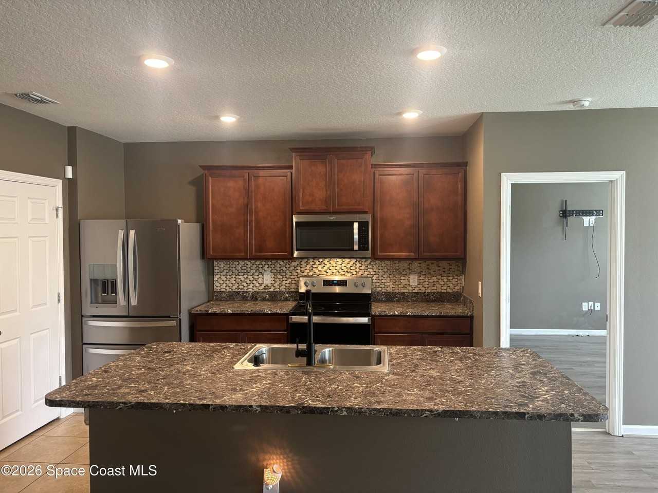319 Moray Dr Sw - Photo 5 of 30