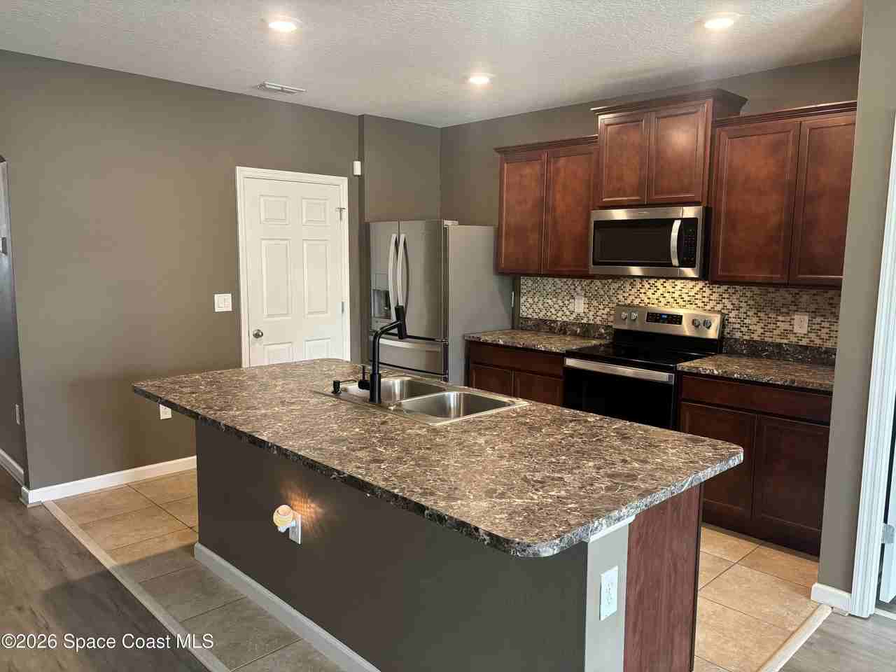 319 Moray Dr Sw - Photo 7 of 30