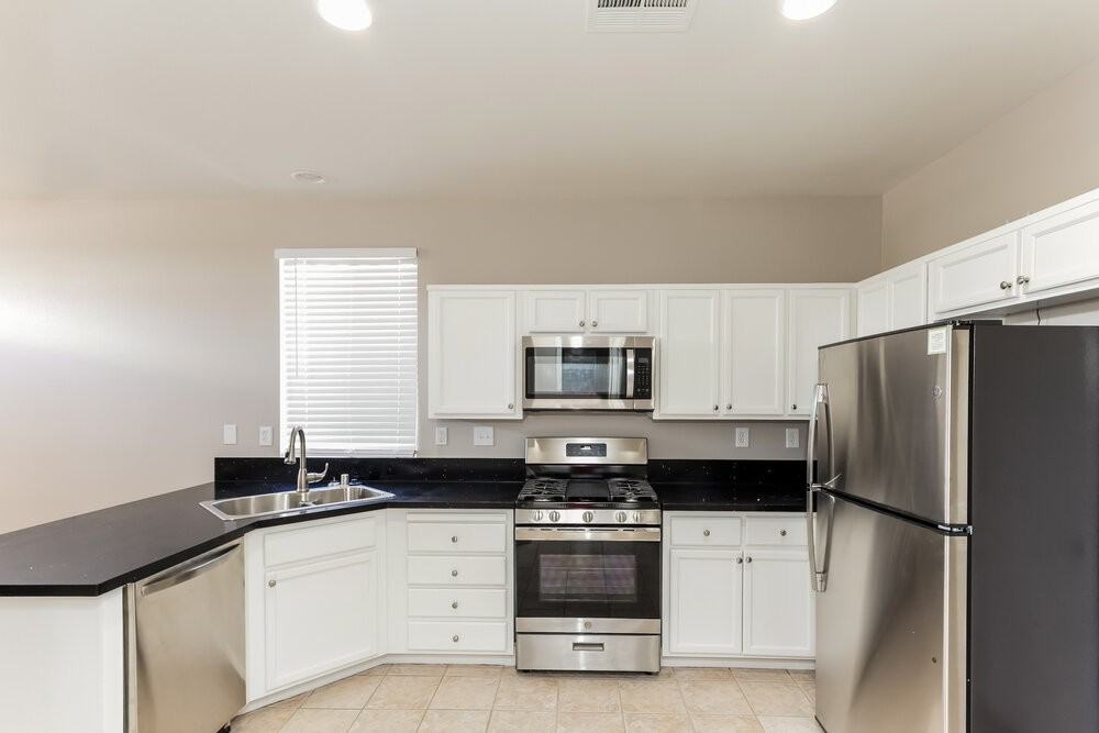 1016 Sweeping Vine Ave - Photo 6 of 17