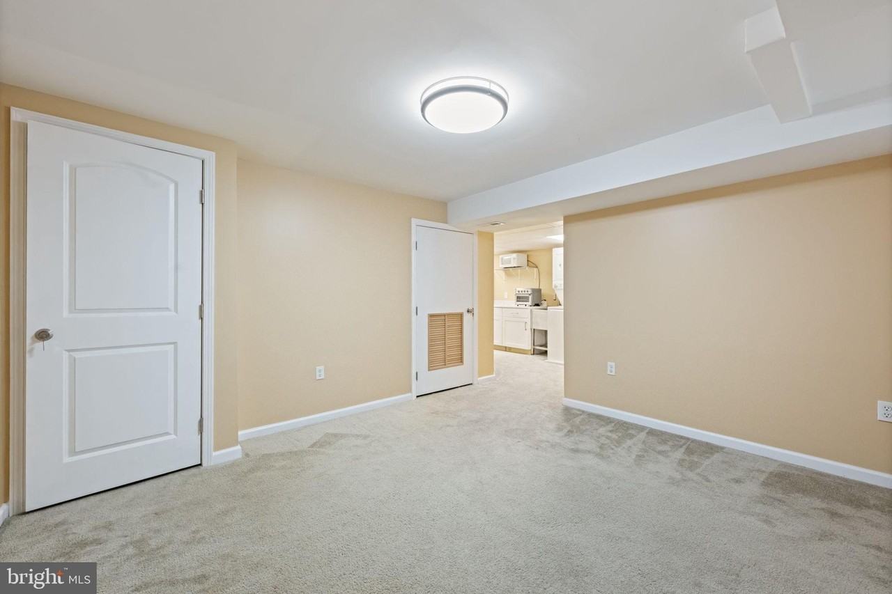 504 Monterey Ave - Photo 3 of 8