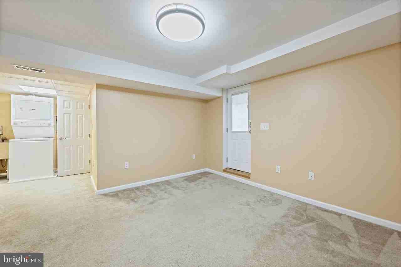 504 Monterey Ave - Photo 4 of 8