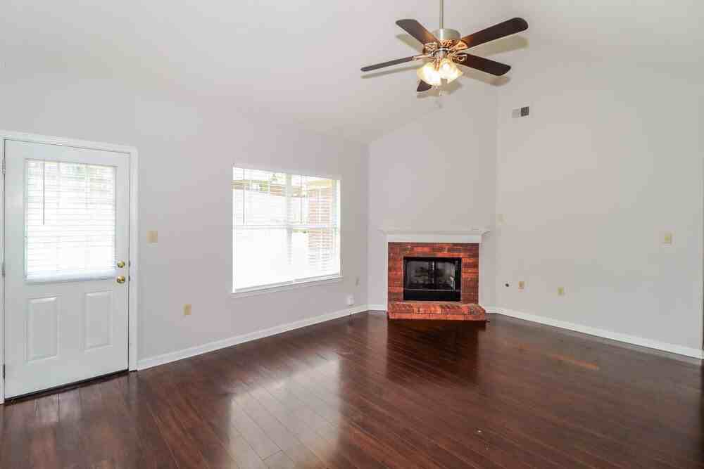 6689 Whitten View Ln - Photo 5 of 17