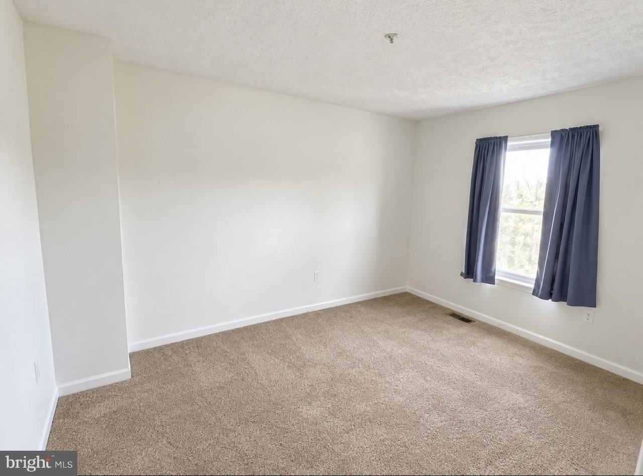 702 Medinah Cir - Photo 5 of 13