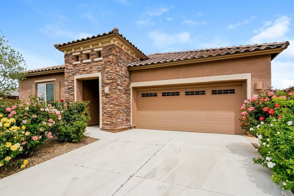 38646 S Running Roses Ln - Photo 3 of 16