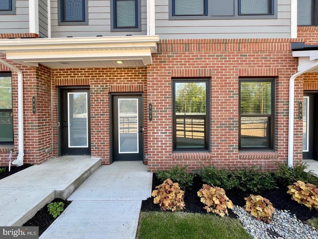805 Shay Blvd - Photo 3 of 38