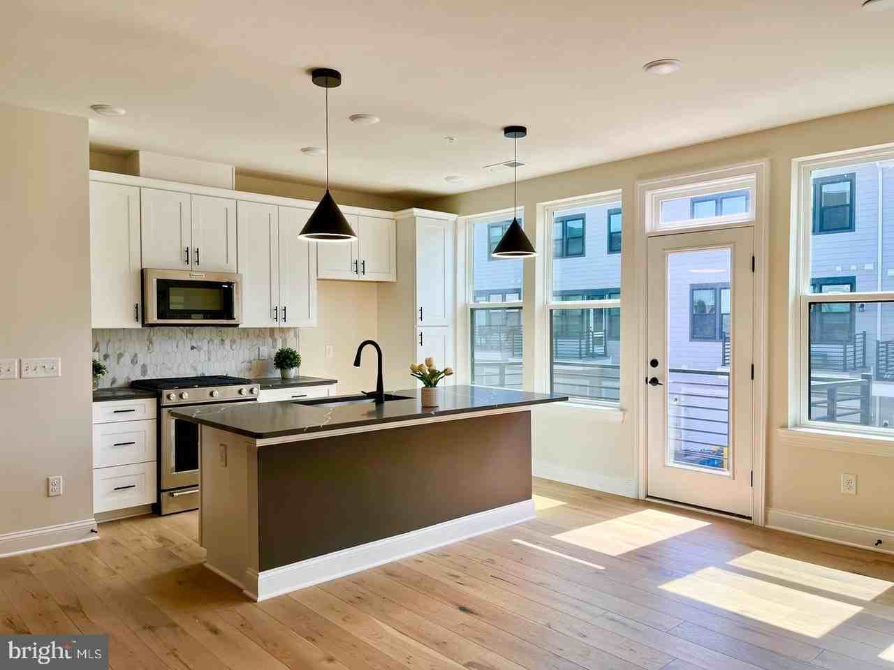 805 Shay Blvd - Photo 5 of 38