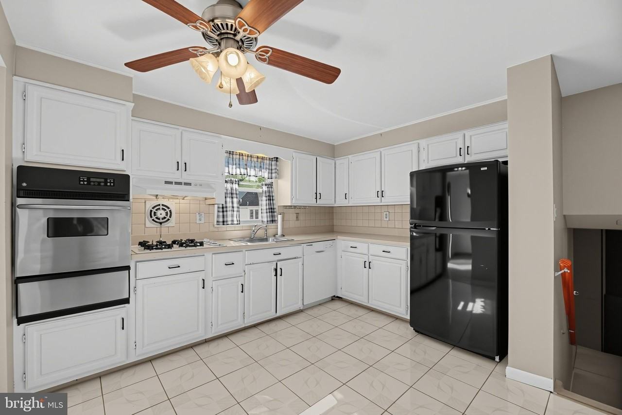 4 Roslyn Rd - Photo 2 of 28