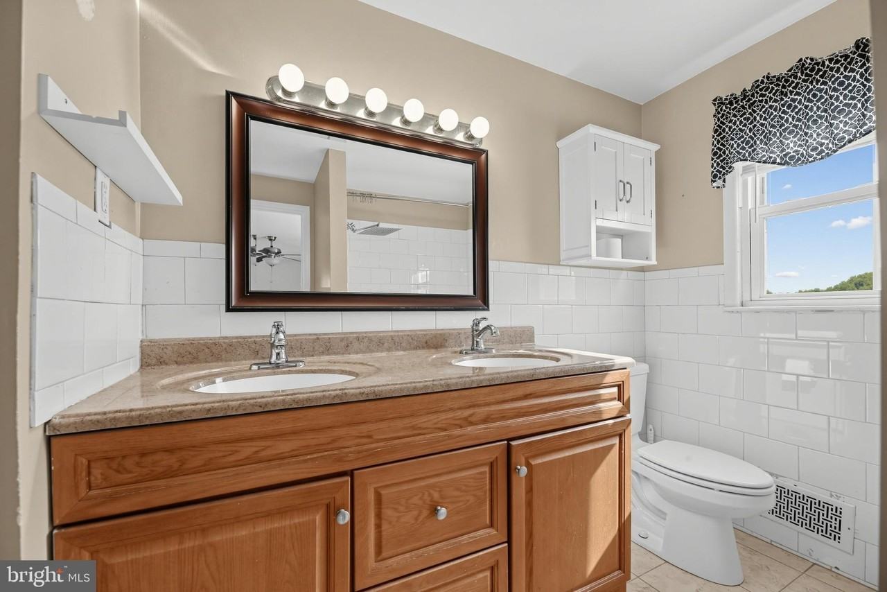 4 Roslyn Rd - Photo 5 of 28