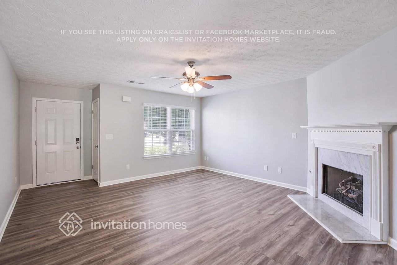 9461 Lakeview Rd - Photo 3 of 16