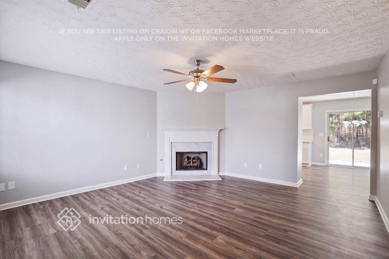9461 Lakeview Rd - Photo 4 of 16