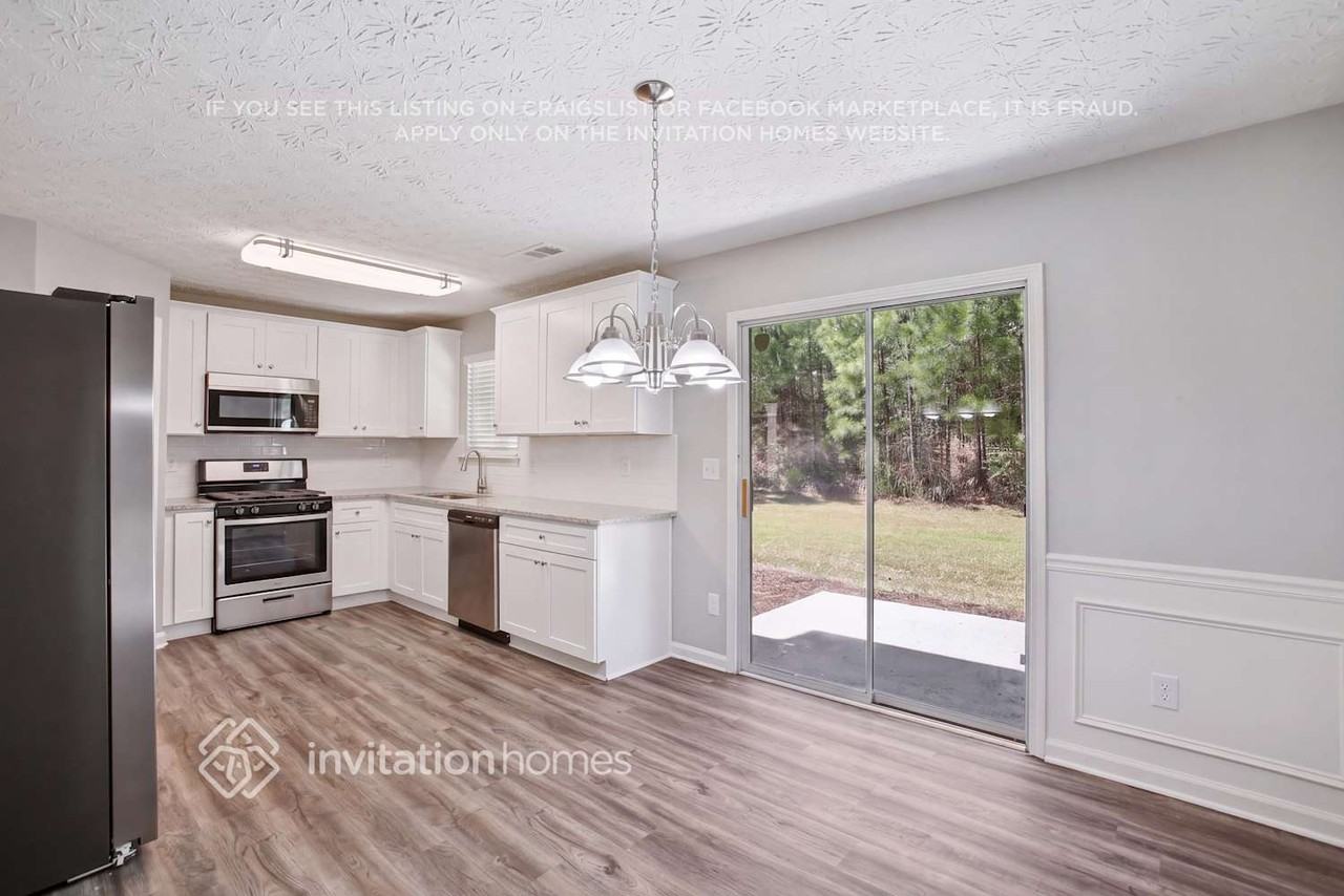 9461 Lakeview Rd - Photo 6 of 16