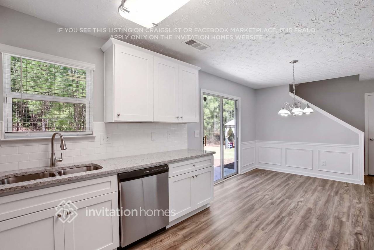9461 Lakeview Rd - Photo 7 of 16