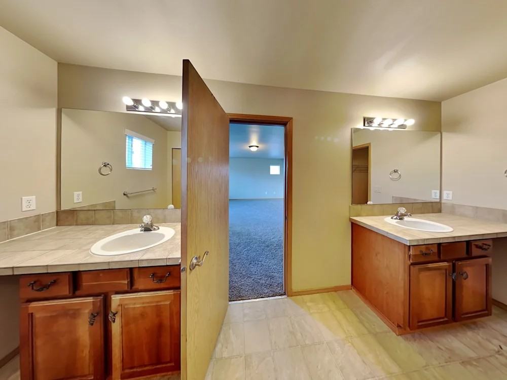 16596 Southeast 183rd Place - Photo 3 of 11
