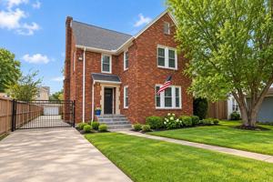 featured image of 2208 Blodgett St