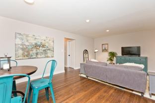 5536 N Sheridan Rd - Photo 1 of 1