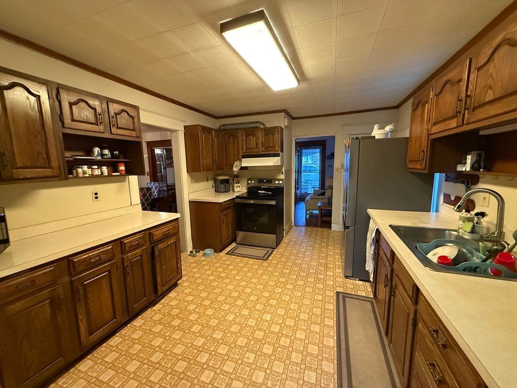 502 Powell Ave - Photo 6 of 12