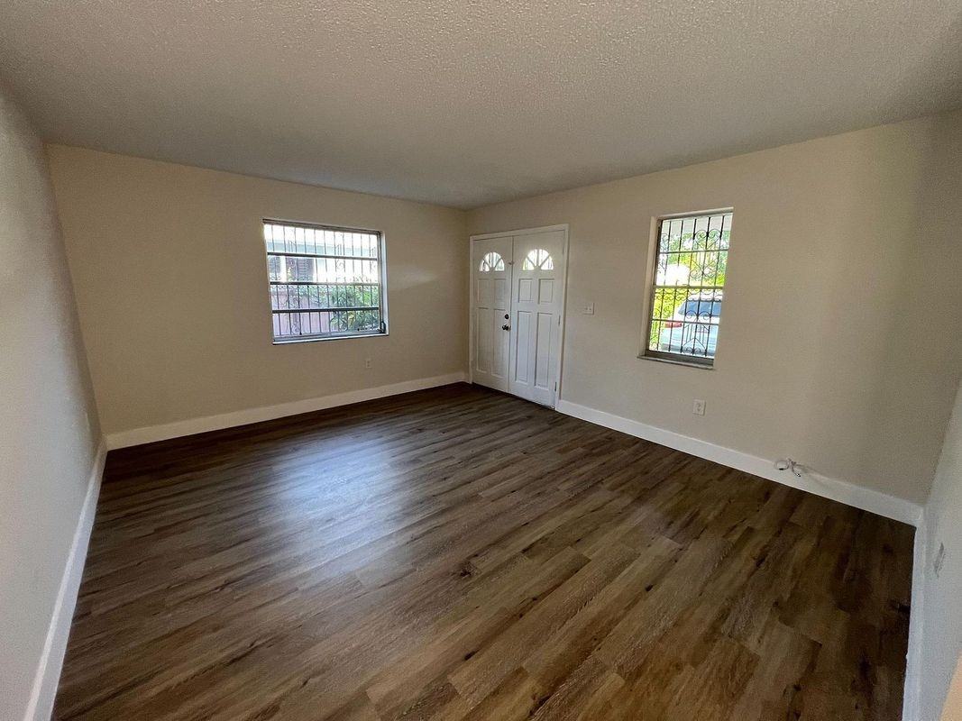 2792 Sw 26th St - Photo 2 of 21