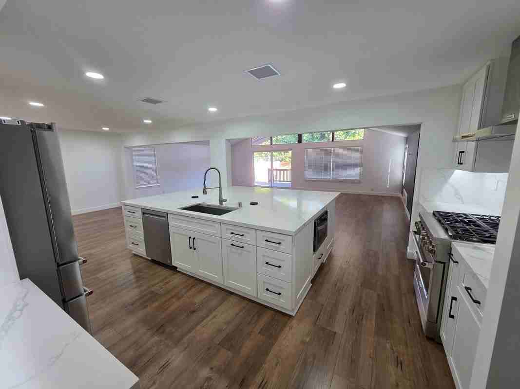 900 Statler St - Photo 5 of 28