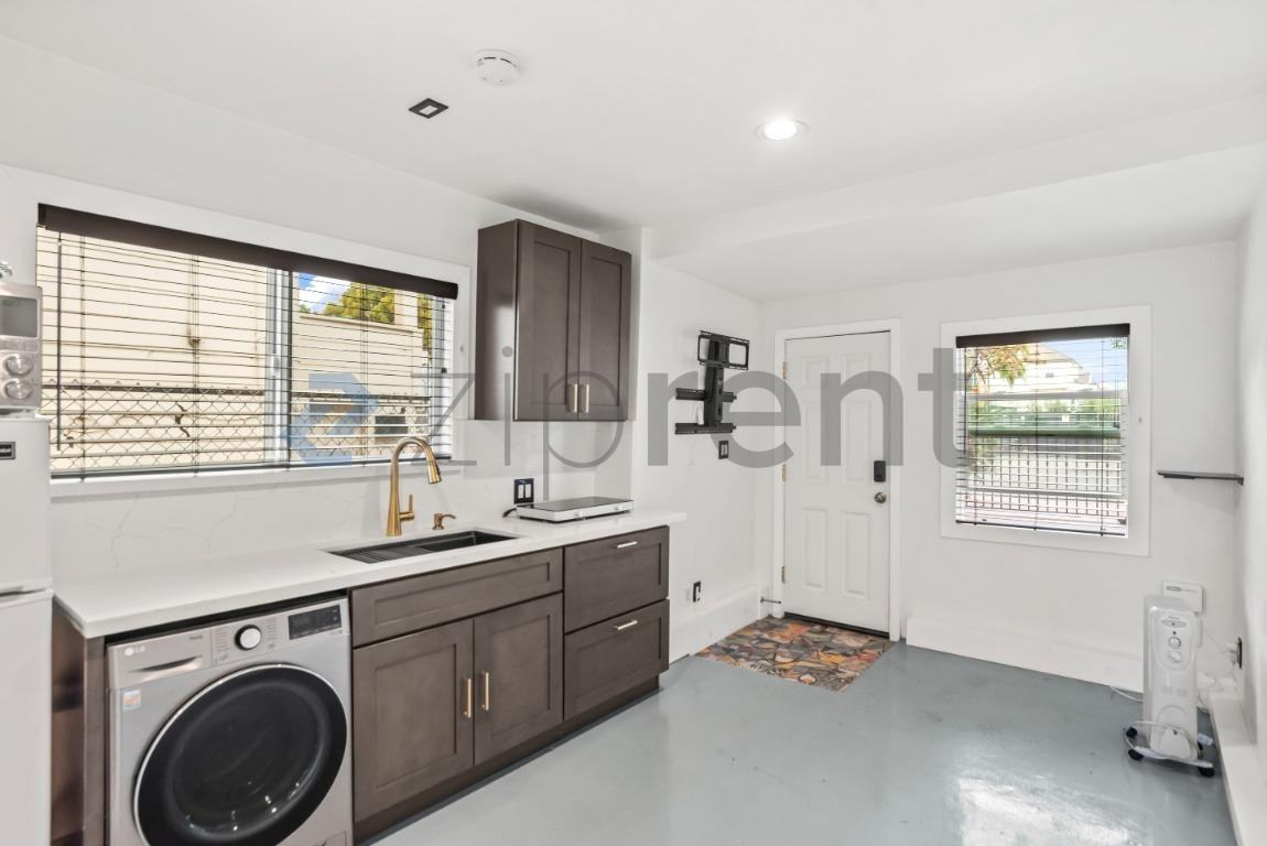 1005 Chester St #1003 - Photo 6 of 13