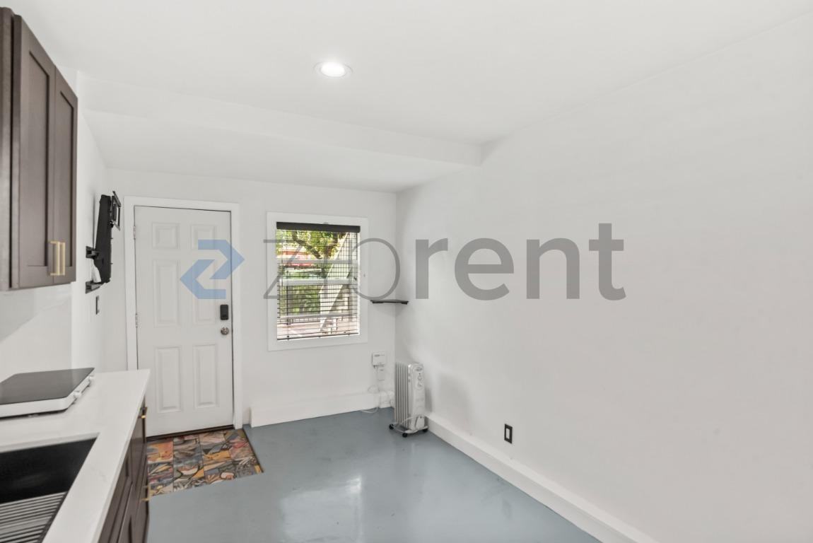 1005 Chester St #1003 - Photo 7 of 13