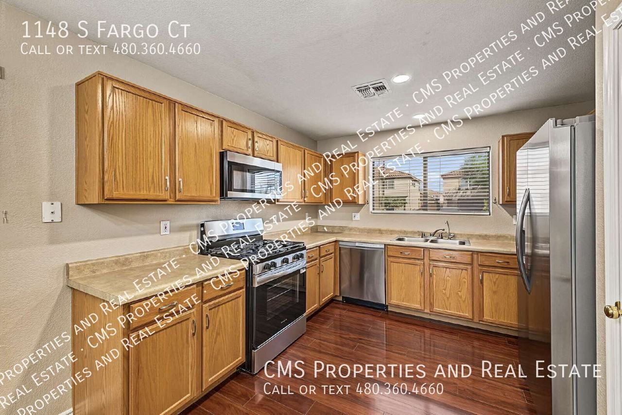 1148 S Fargo Ct - Photo 3 of 24
