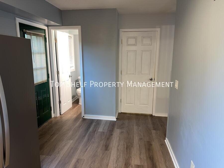 300 E Park Ave - Photo 3 of 11