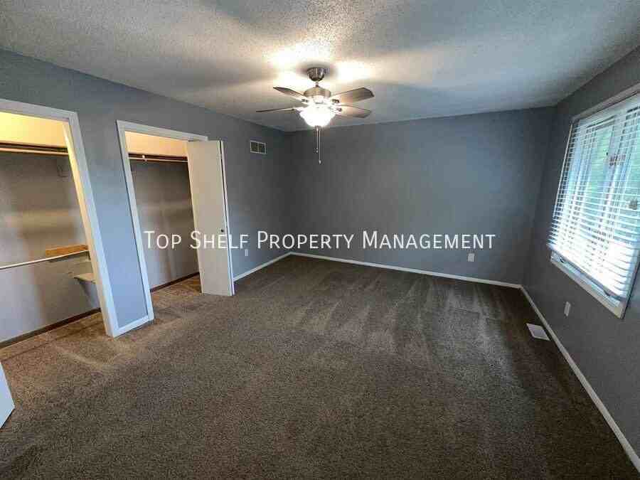 300 E Park Ave - Photo 4 of 11