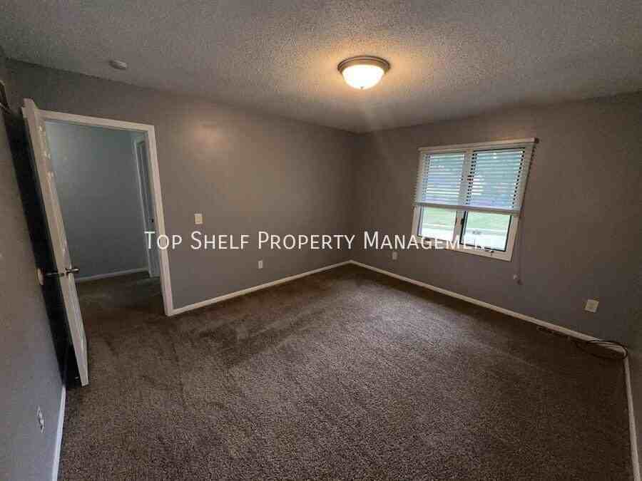 300 E Park Ave - Photo 6 of 11