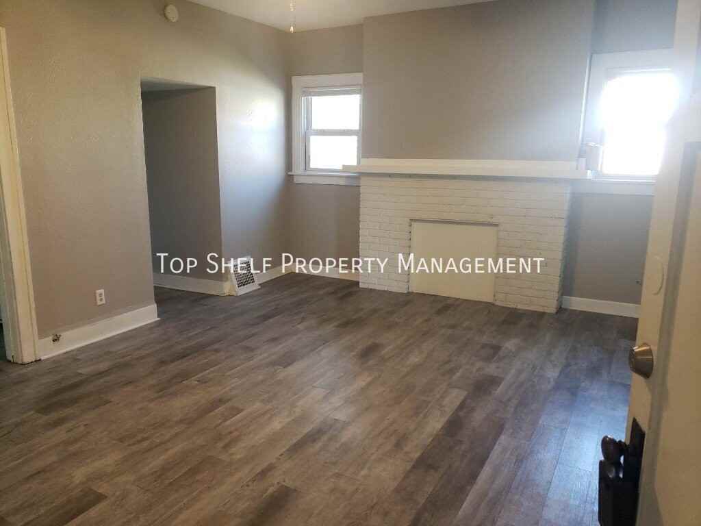 1410 32nd St - Photo 2 of 10