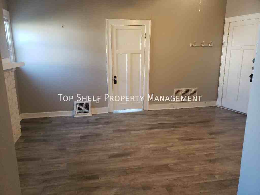 1410 32nd St - Photo 3 of 10