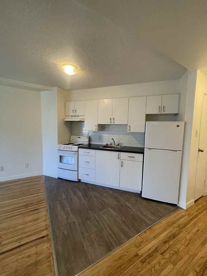 2228 Franklin St #104 - Photo 2 of 7