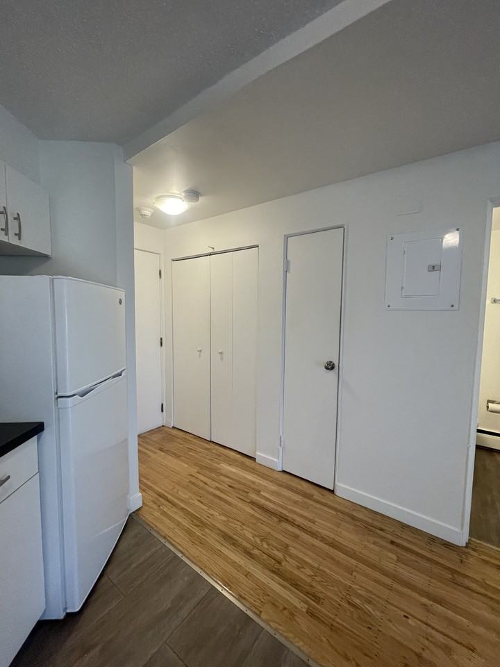 2228 Franklin St #104 - Photo 3 of 7