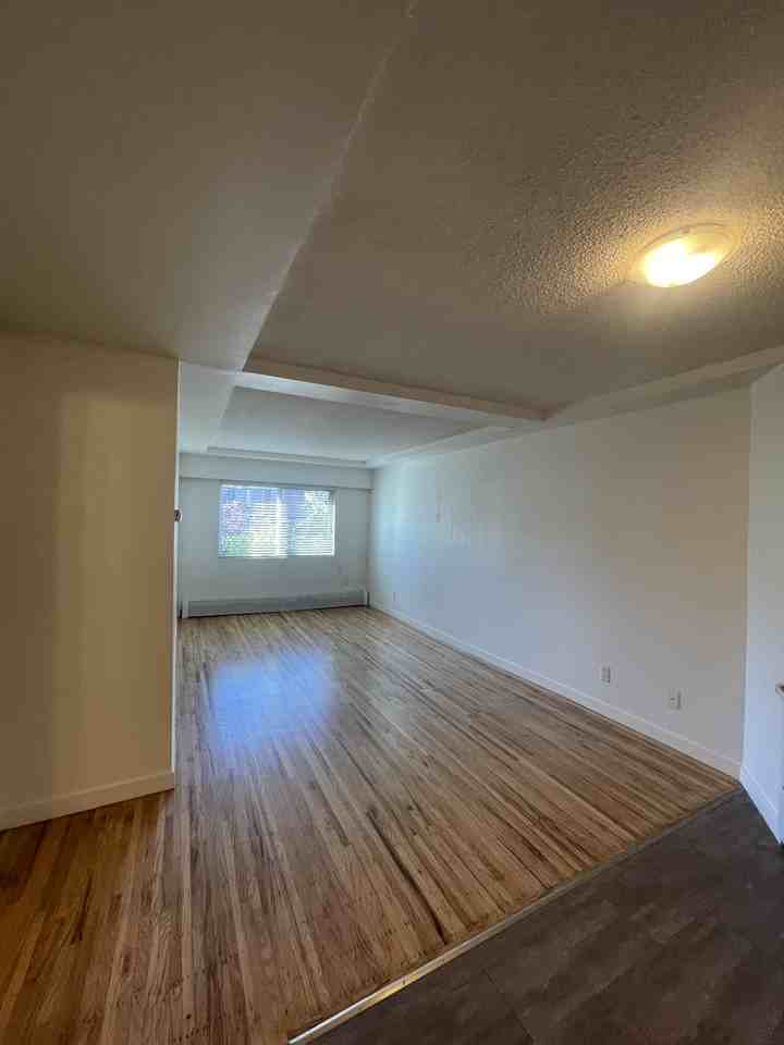2228 Franklin St #104 - Photo 4 of 7