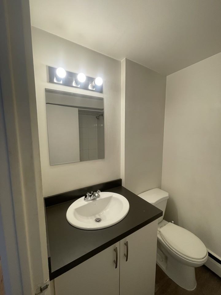 2228 Franklin St #104 - Photo 6 of 7