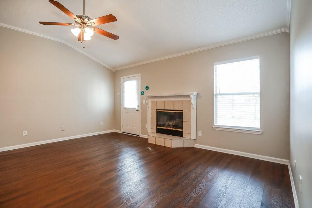 3037 Hickory Glen Dr - Photo 4 of 15