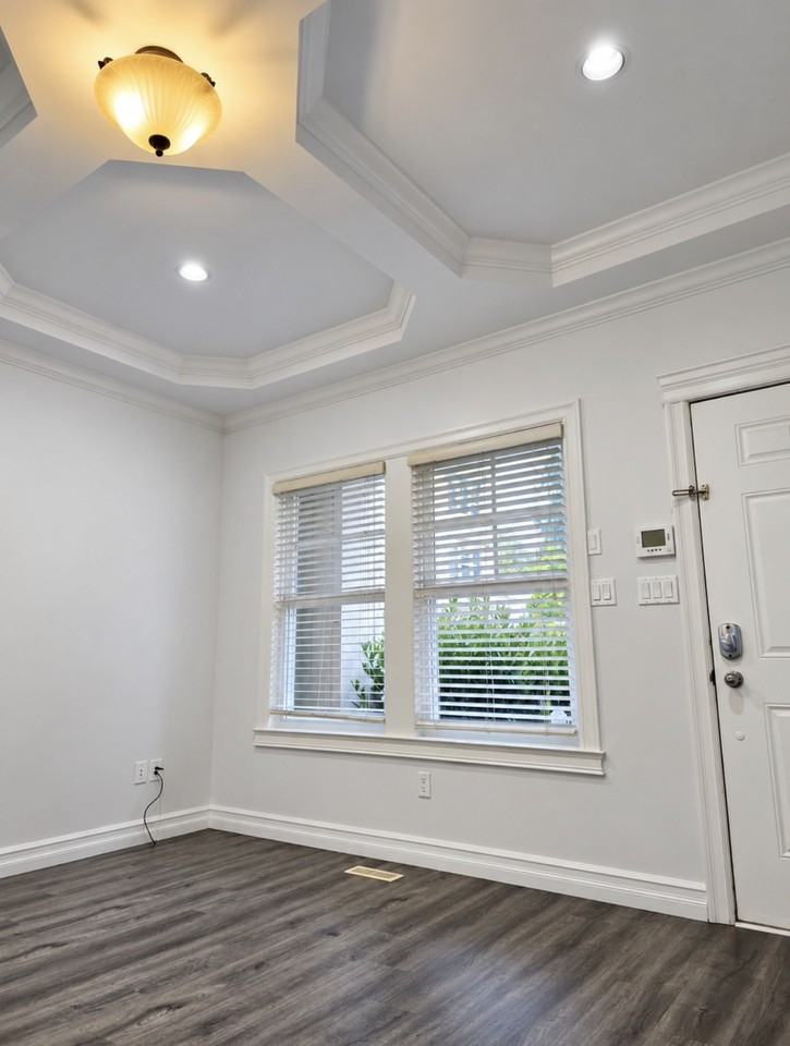 3495 147A St - Photo 3 of 20