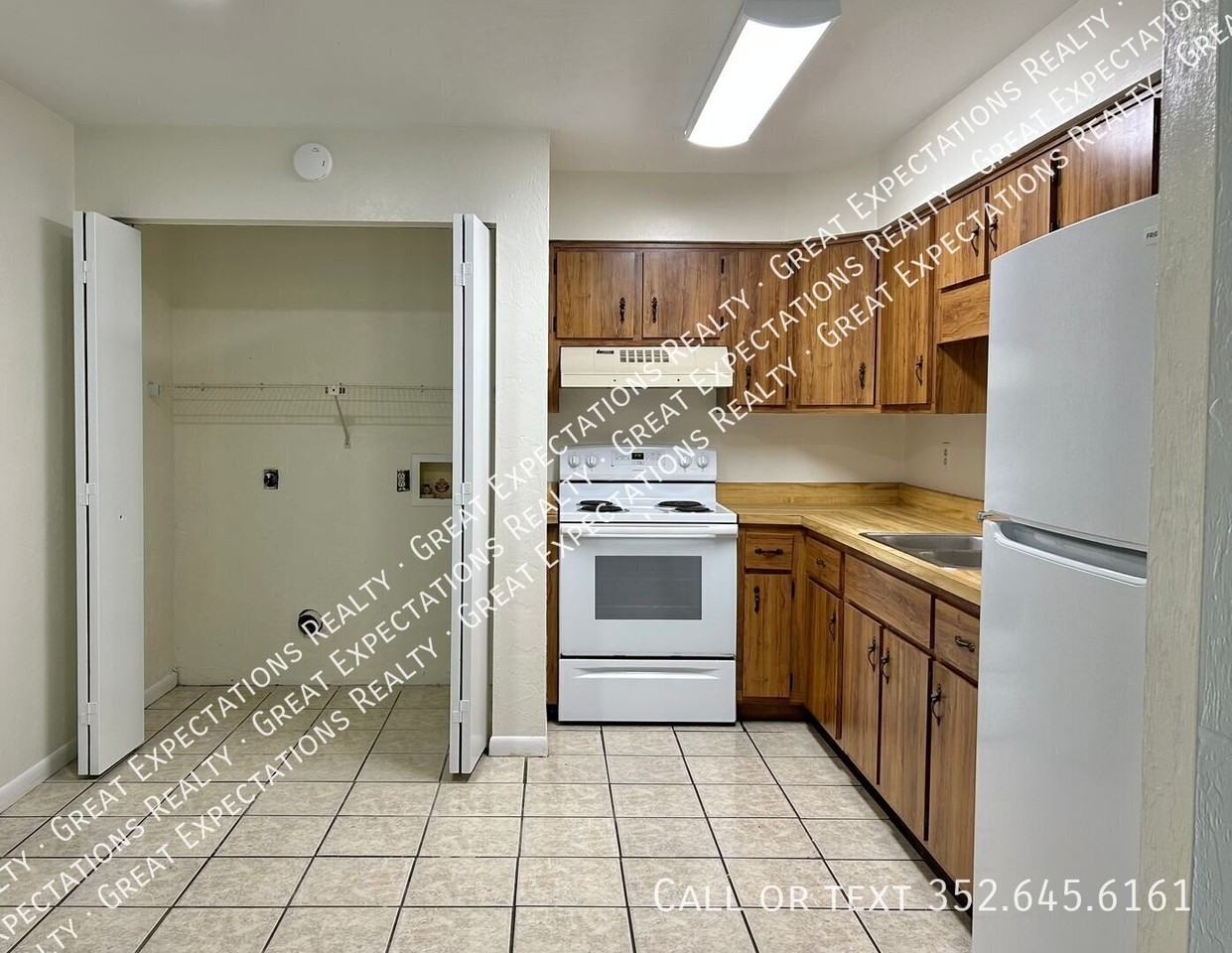 2013 Ne 17th Pl - Photo 2 of 8