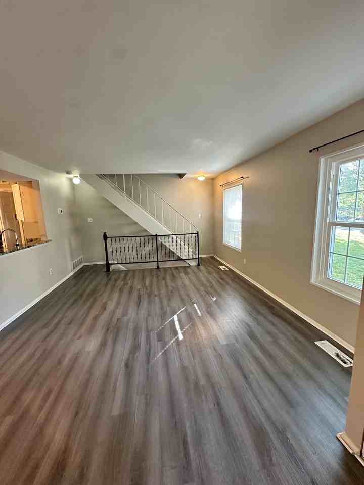 76 Ridgelawn Rd - Photo 4 of 20