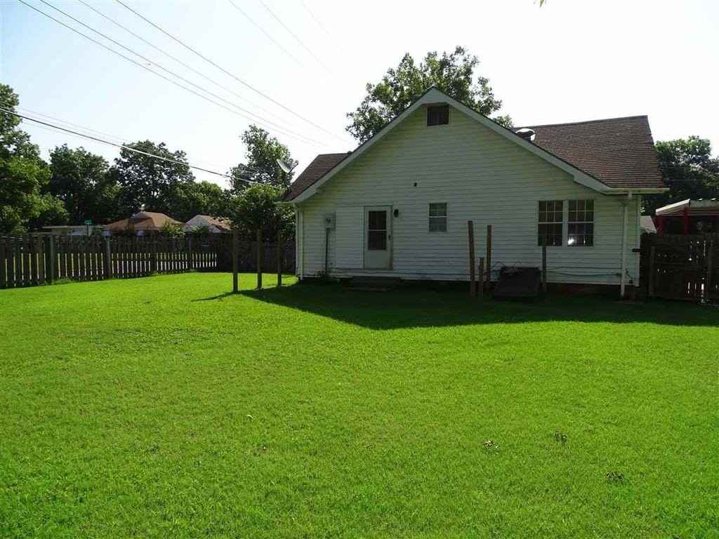 915 N 13th St - Photo 2 of 4