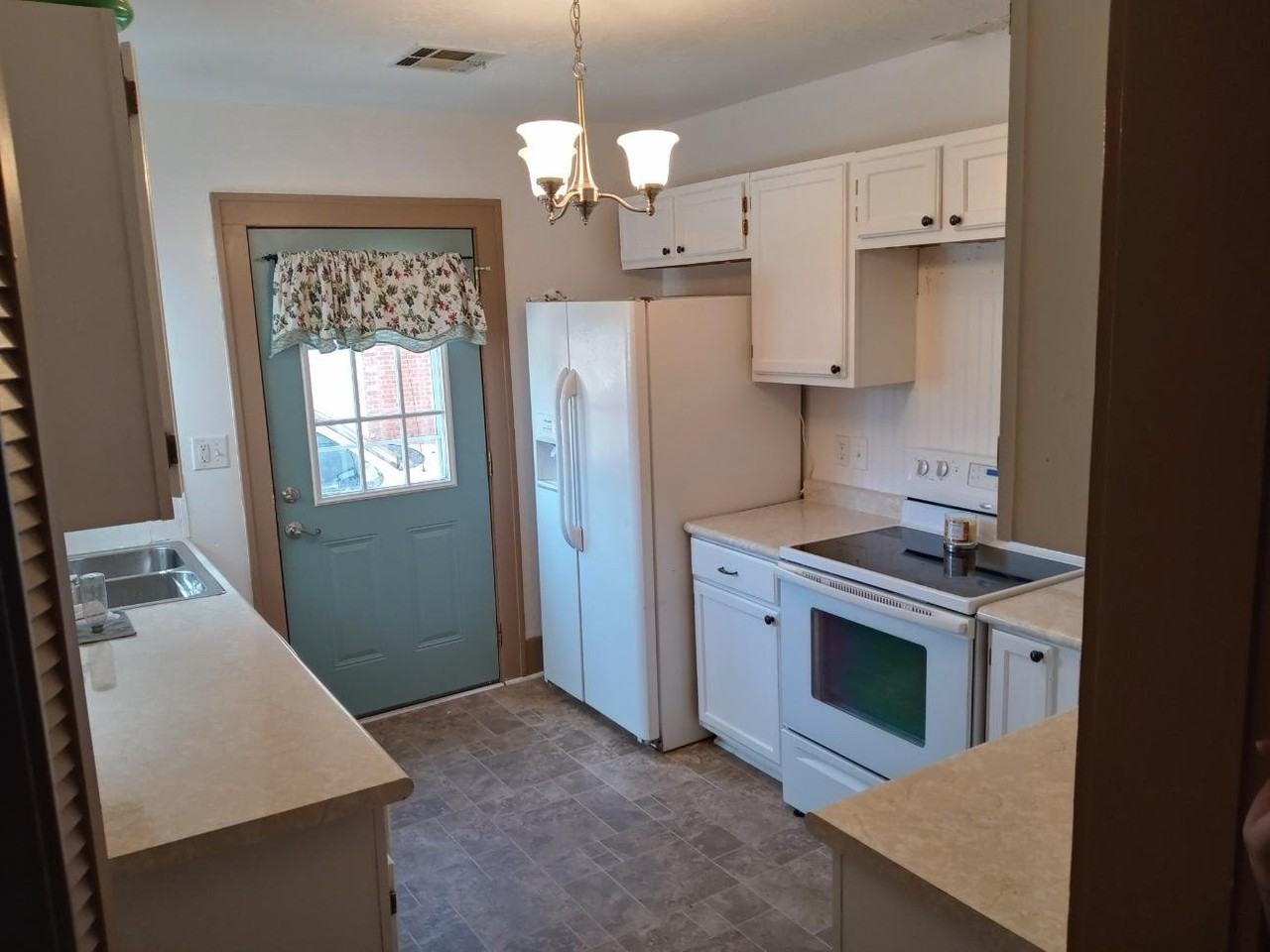 915 N 13th St - Photo 3 of 4