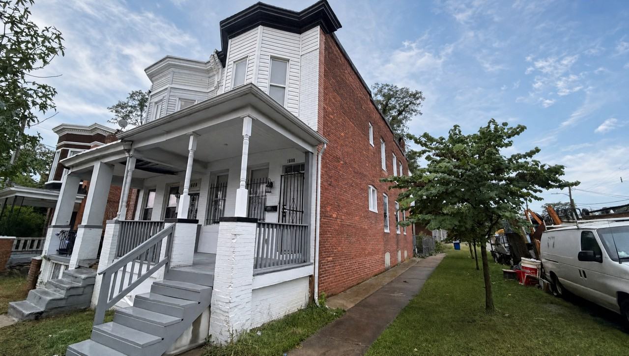 1608 N Rosedale St #TH - Photo 2 of 37