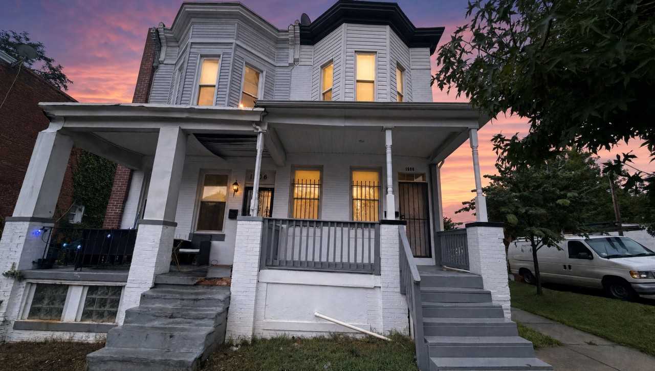 1608 N Rosedale St #TH - Photo 3 of 37