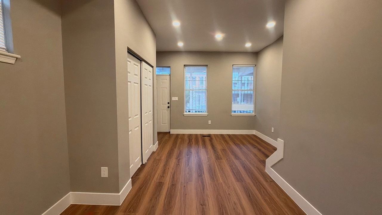 1608 N Rosedale St #TH - Photo 6 of 37
