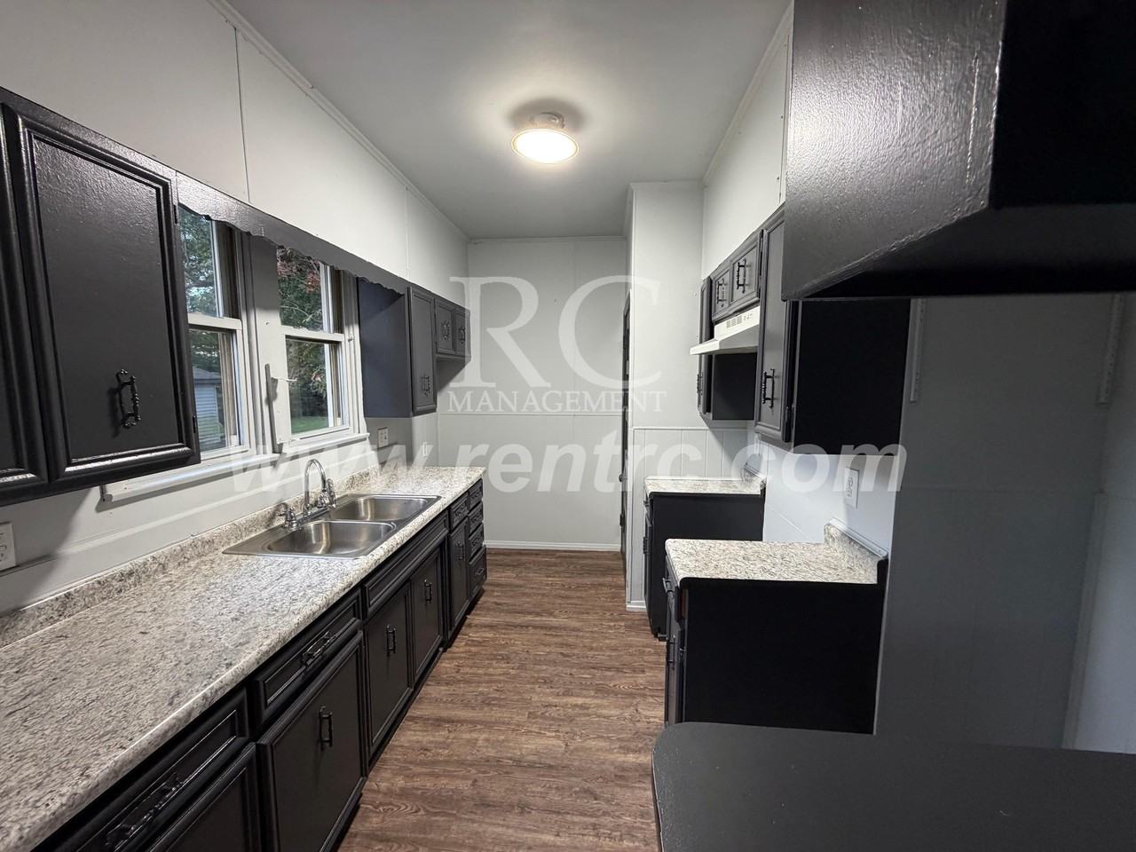 422 Anderson St - Photo 2 of 12