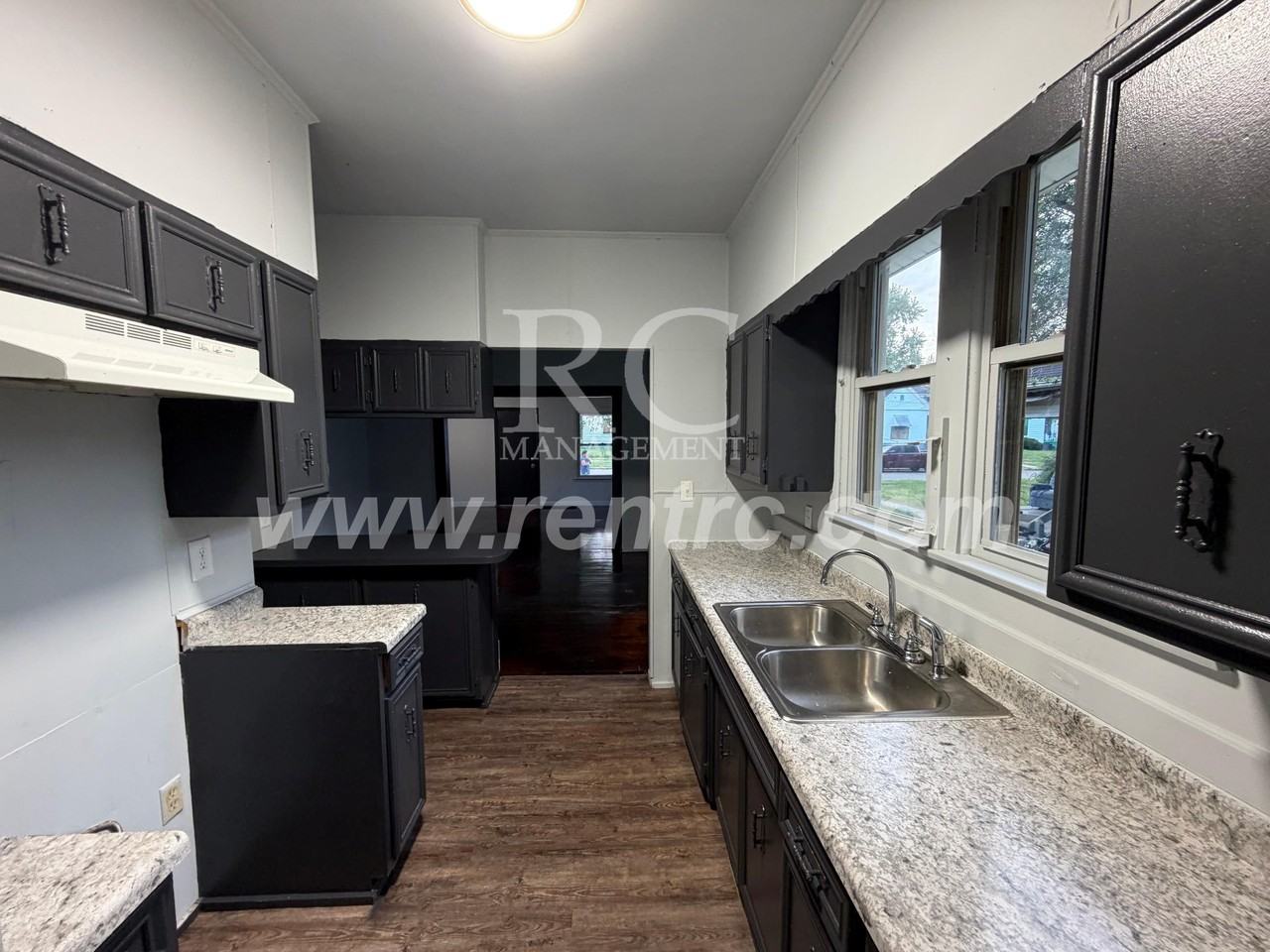 422 Anderson St - Photo 3 of 12