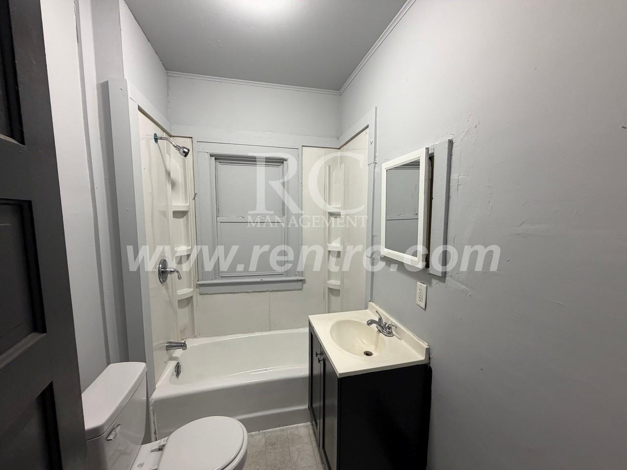 422 Anderson St - Photo 4 of 12
