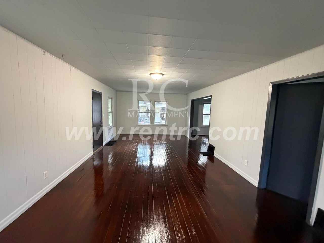 422 Anderson St - Photo 7 of 12