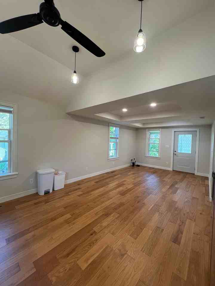 809 6th St Se #1 - Photo 4 of 15