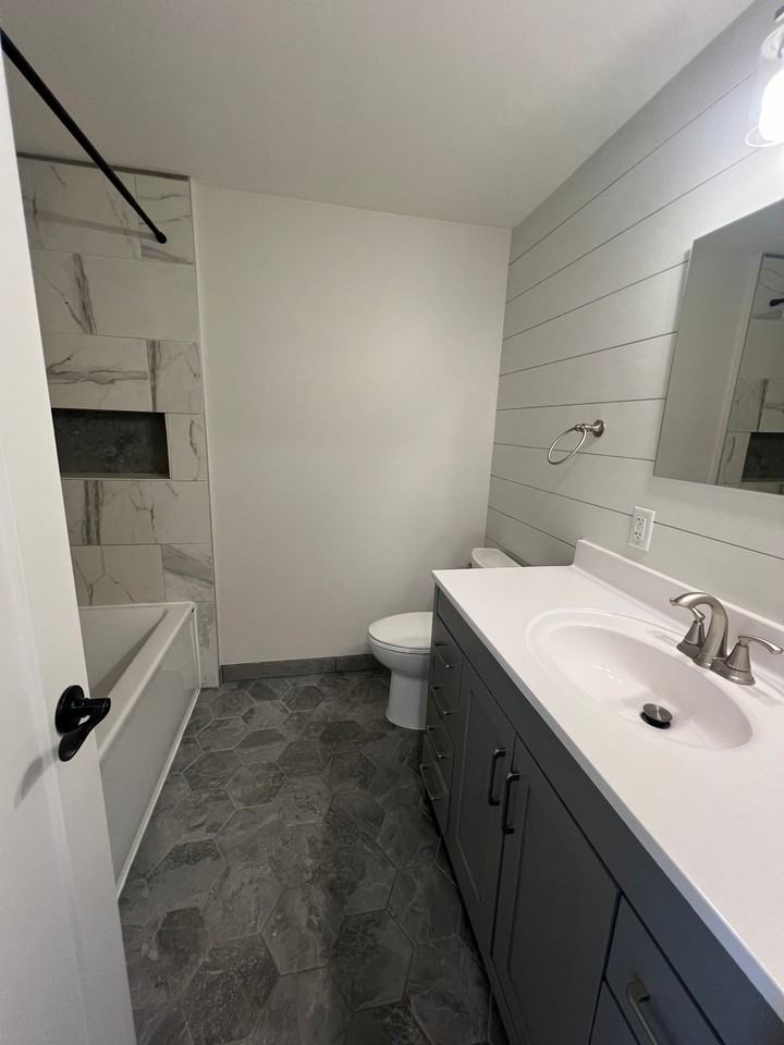 809 6th St Se #1 - Photo 6 of 15