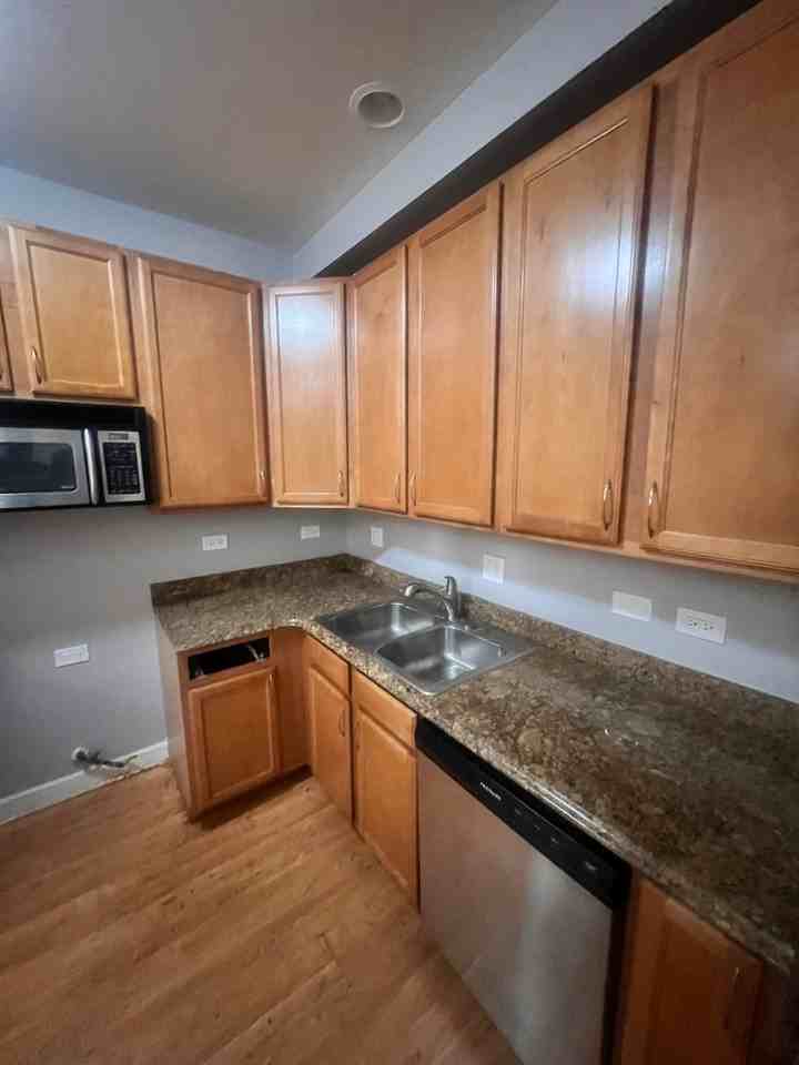 507 E 44th St - Photo 2 of 10